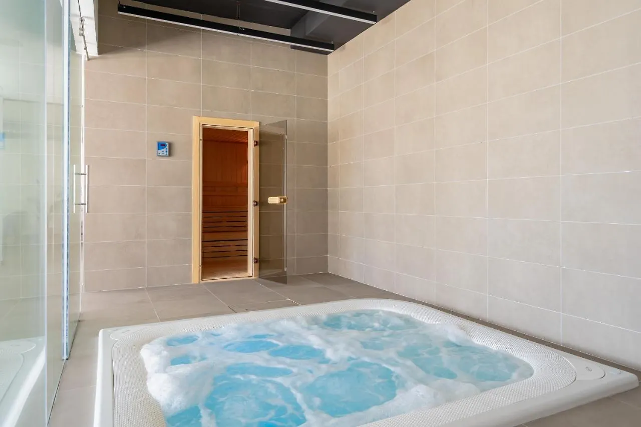 Cosy And Centrally Located Apartment In 에스테포나 0*,  스페인