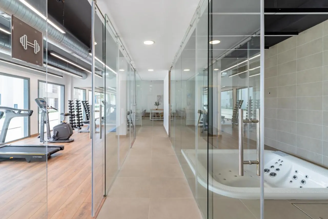 Cosy And Centrally Located Apartment In 에스테포나